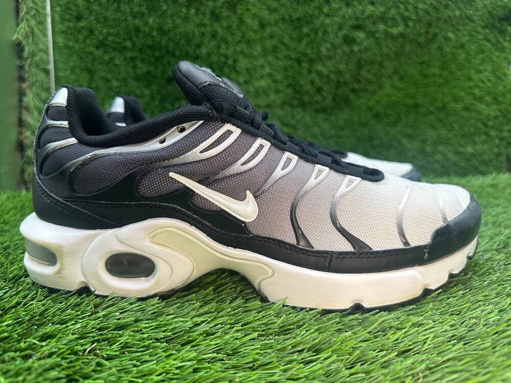 Nike Air Max Plus 655020-077 Athletic Shoes Boys 7Y Black Mesh Cushioned Sports